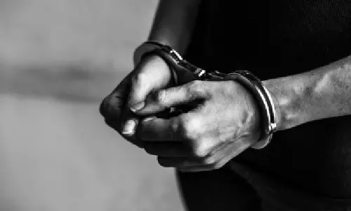 Maharashtra में डॉक्टर आत्महत्या मामले में पुलिस ने आरोपी प्रशांत गिरफ्तार Maharashtra में डॉक्टर आत्महत्या मामले में पुलिस ने आरोपी प्रशांत गिरफ्तार