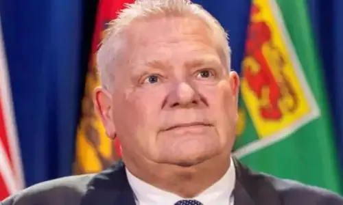 Doug Ford के रीगन विज्ञापन ने कनाडा-अमेरिका व्यापार वार्ता को रोका, टैरिफ की चिंता बढ़ाई Doug Ford के रीगन विज्ञापन ने कनाडा-अमेरिका व्यापार वार्ता को रोका, टैरिफ की चिंता बढ़ाई