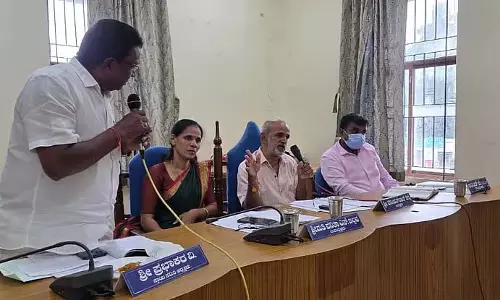 कुंडापुर नगर पालिका की आम बैठक: अनाधिकृत स्टॉलों को हटाने में भेदभाव का आरोप कुंडापुर नगर पालिका की आम बैठक: अनाधिकृत स्टॉलों को हटाने में भेदभाव का आरोप