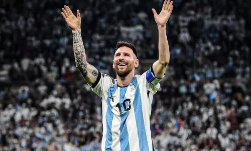 Messi controversy: केरल दौरे के रद्द होने पर प्रशंसक परेशान Messi controversy: केरल दौरे के रद्द होने पर प्रशंसक परेशान