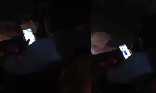 Unnao एम्बुलेंस वीडियो: मरीज की सुरक्षा भूलकर सोशल मीडिया में खोया ड्राइवर Unnao एम्बुलेंस वीडियो: मरीज की सुरक्षा भूलकर सोशल मीडिया में खोया ड्राइवर
