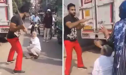 Delhi अली गांव हिंसा: बुजुर्ग व्यक्ति सड़क पर पिटाई का शिकार