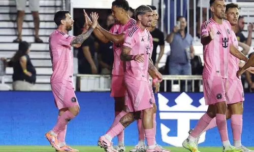 Messi के दो गोल से इंटर मियामी की 3-1 की जीत, प्लेऑफ़ सीरीज़ में बढ़त हासिल Messi के दो गोल से इंटर मियामी की 3-1 की जीत, प्लेऑफ़ सीरीज़ में बढ़त हासिल
