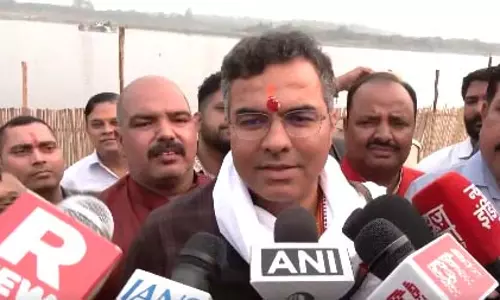छठ पूजा पर सियासत तेज़– प्रवेश वर्मा बोले छठ पूजा पर सियासत तेज़– प्रवेश वर्मा बोले