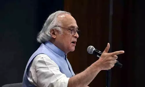 LIC पॉलिसीधारकों की बचत का दुरुपयोग.. वरिष्ठ कांग्रेस नेता ने केंद्र पर साधा निशाना LIC पॉलिसीधारकों की बचत का दुरुपयोग.. वरिष्ठ कांग्रेस नेता ने केंद्र पर साधा निशाना