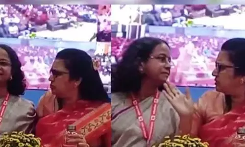 High-Voltage Drama: केंद्रीय मंत्री गडकरी के सामने महिला अधिकारियों में झड़प High-Voltage Drama: केंद्रीय मंत्री गडकरी के सामने महिला अधिकारियों में झड़प