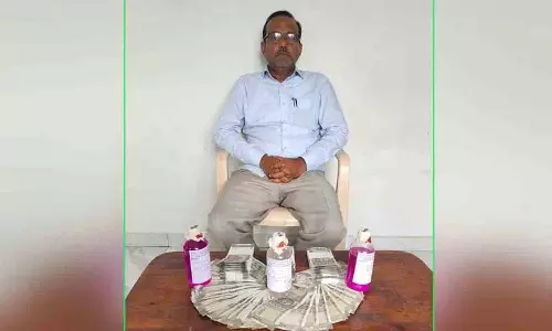 सहकारिता जिला अधिकारी को ACB ने 2 लाख रुपये की रिश्वत लेते पकड़ा सहकारिता जिला अधिकारी को ACB ने 2 लाख रुपये की रिश्वत लेते पकड़ा