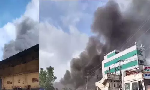 Indian Containers कॉर्पोरेशन डिपो में आग.. घना धुआँ Indian Containers कॉर्पोरेशन डिपो में आग.. घना धुआँ