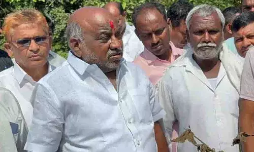 पूर्व मंत्री जोगू रमन्ना ने कपास और सोया खरीद में देरी पर सरकार को घेरा पूर्व मंत्री जोगू रमन्ना ने कपास और सोया खरीद में देरी पर सरकार को घेरा