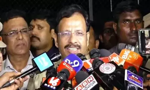 CP Sajjanar ने चादरघाट गोलीबारी की घटना पर प्रतिक्रिया दी CP Sajjanar ने चादरघाट गोलीबारी की घटना पर प्रतिक्रिया दी