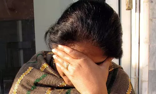 Sonarpur में जुआ का धंधा, विरोध करने पर युवक की पत्नी से छेड़छाड़ Sonarpur में जुआ का धंधा, विरोध करने पर युवक की पत्नी से छेड़छाड़