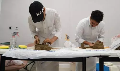 Saudi Arabia: जाज़ान में युवाओं के लिए पारंपरिक कारीगरी वर्कशॉप्स शुरू Saudi Arabia: जाज़ान में युवाओं के लिए पारंपरिक कारीगरी वर्कशॉप्स शुरू
