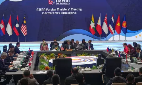 Malaysia का चेतावनी: बढ़ती वैश्विक तनावों से आसियान की तटस्थता पर असर