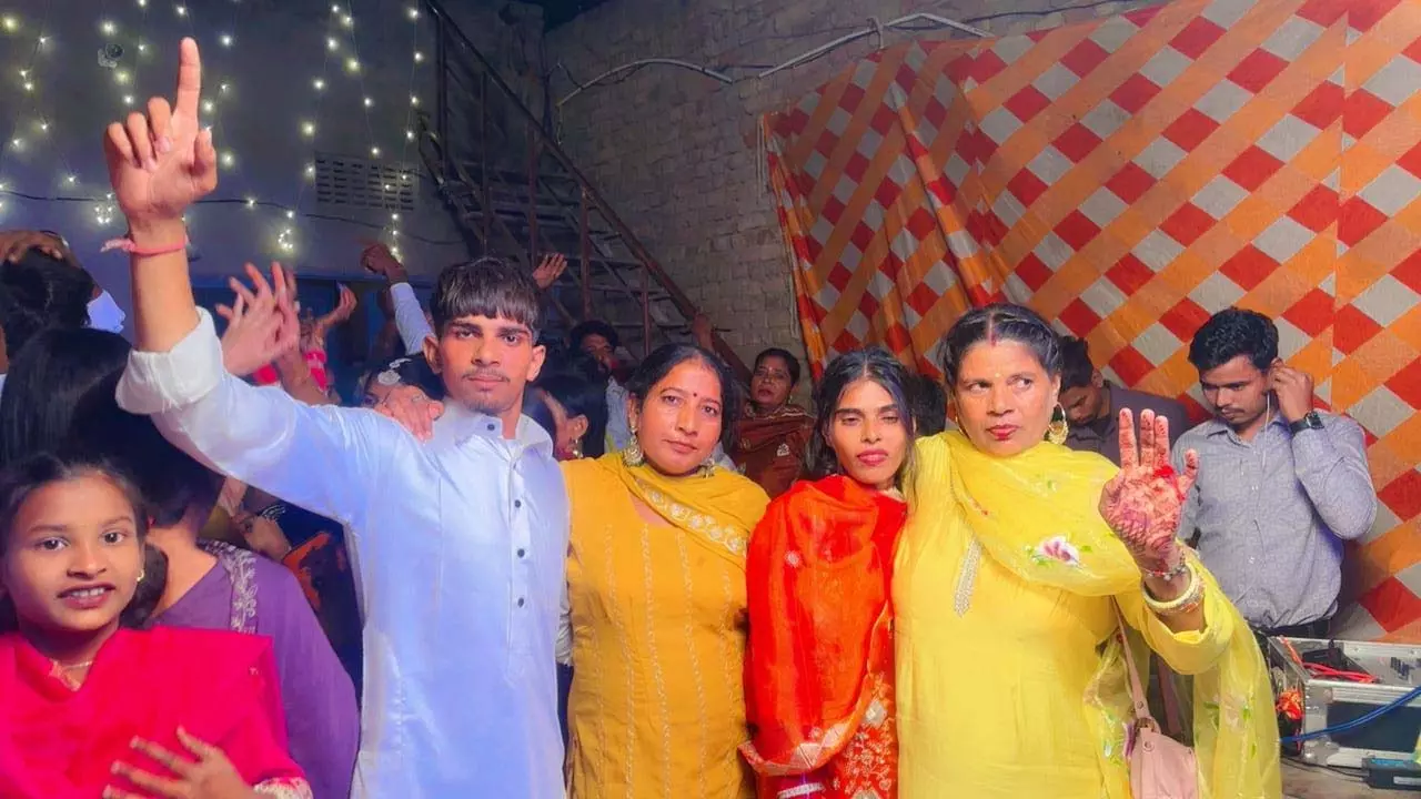 एक पल में टूटे सारे सपने...जहां उठनी थी डोली, वहां उठी अर्थी एक पल में टूटे सारे सपने...जहां उठनी थी डोली, वहां उठी अर्थी