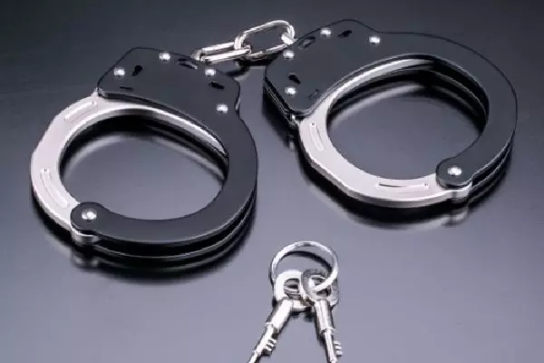 Badarpur में डिलीवरी बॉय से लूट के मामले में वांछित व्यक्ति मुठभेड़ के बाद गिरफ्तार Badarpur में डिलीवरी बॉय से लूट के मामले में वांछित व्यक्ति मुठभेड़ के बाद गिरफ्तार
