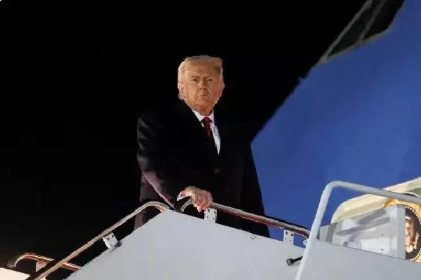 Trump मलेशिया पहुंचे, आसियान शिखर सम्मेलन से पहले क्षेत्रीय शांति पर जोर Trump मलेशिया पहुंचे, आसियान शिखर सम्मेलन से पहले क्षेत्रीय शांति पर जोर