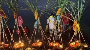 Chhath Puja ki Aarti: इस आरती के बिना अधूरी है छठ पूजा Chhath Puja ki Aarti: इस आरती के बिना अधूरी है छठ पूजा