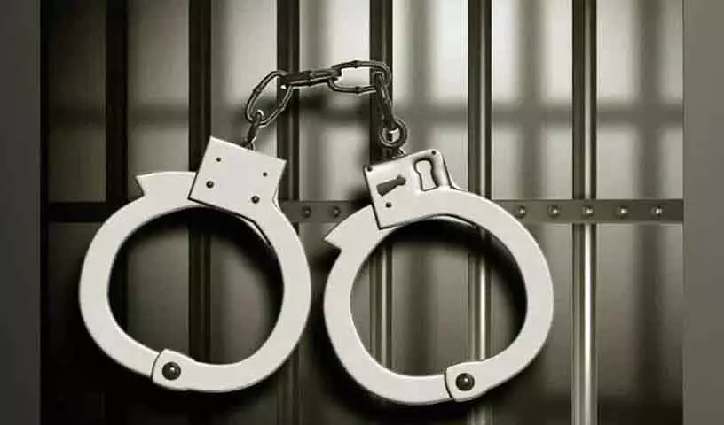 आसिफाबाद के जंगलों में खजाने की खोज में आठ सदस्यीय गिरोह गिरफ्तार आसिफाबाद के जंगलों में खजाने की खोज में आठ सदस्यीय गिरोह गिरफ्तार