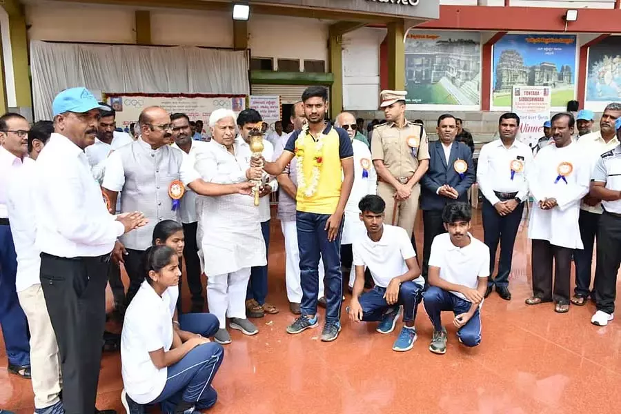Karnataka : युवा शक्ति के माध्यम से देश के भविष्य का निर्माण Karnataka : युवा शक्ति के माध्यम से देश के भविष्य का निर्माण