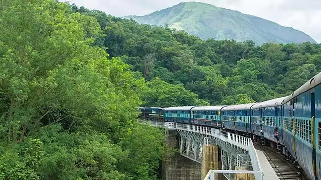 Karnataka : कुछ ट्रेन सेवाओं को रद्द करने की अवधि बढ़ा दी गई है Karnataka : कुछ ट्रेन सेवाओं को रद्द करने की अवधि बढ़ा दी गई है