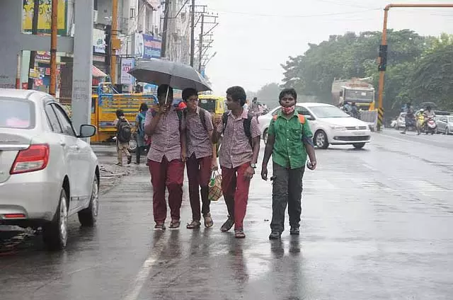 Cyclone Mandous : यानम में स्कूलों और कॉलेजों के लिए 3 दिन की छुट्टी Cyclone Mandous : यानम में स्कूलों और कॉलेजों के लिए 3 दिन की छुट्टी