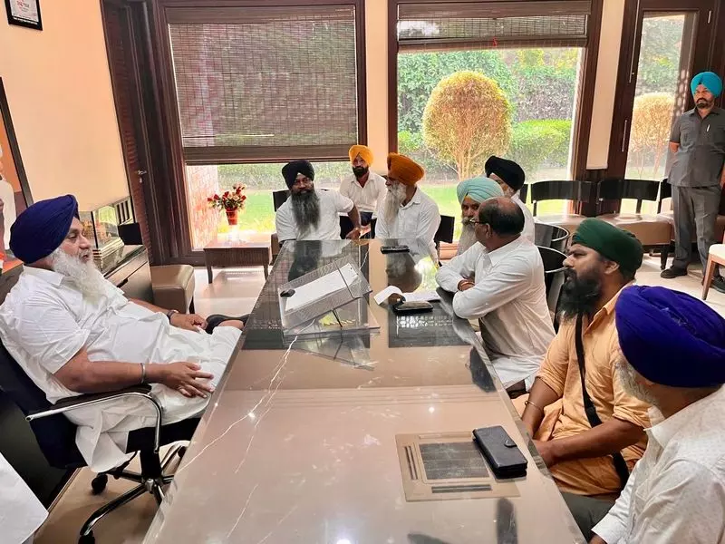 सुखबीर बादल ने गुरदासपुर के युवक से जुड़े अमेरिकी ट्रक दुर्घटना मामले में निष्पक्ष जांच की मांग की सुखबीर बादल ने गुरदासपुर के युवक से जुड़े अमेरिकी ट्रक दुर्घटना मामले में निष्पक्ष जांच की मांग की