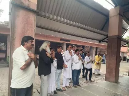 साराभाई के कलाकारों ने शो का टाइटल ट्रैक गाकर Satish Shah को भावुक विदाई दी साराभाई के कलाकारों ने शो का टाइटल ट्रैक गाकर Satish Shah को भावुक विदाई दी