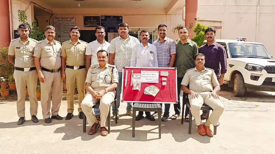 Chikmagalur : चड्डी गैंग नाम के दो अंतरराज्यीय चोर गिरफ्तार Chikmagalur : चड्डी गैंग नाम के दो अंतरराज्यीय चोर गिरफ्तार