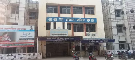 अस्पताल में मरीज ने तीसरी मंजिल से कूदकर दी जान, जांच में जुटी पुलिस अस्पताल में मरीज ने तीसरी मंजिल से कूदकर दी जान, जांच में जुटी पुलिस