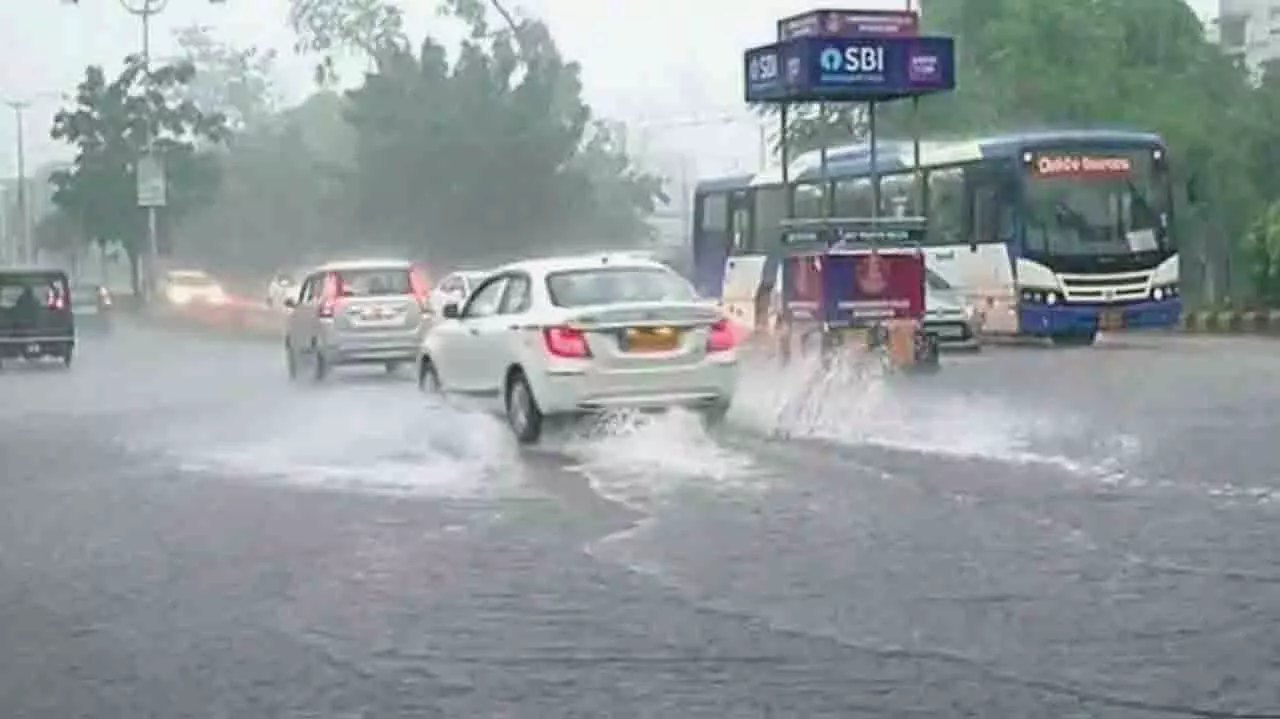 चक्रवात मोन्था के कारण Odisha के 5 जिलों में भारी बारिश, रेड अलर्ट जारी चक्रवात मोन्था के कारण Odisha के 5 जिलों में भारी बारिश, रेड अलर्ट जारी