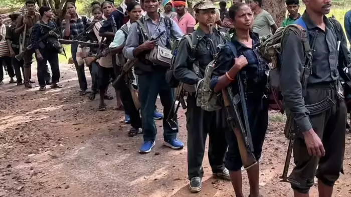 21 नक्सलियों ने हिंसा का रास्ता छोड़कर किया आत्मसमर्पण, मुख्यमंत्री साय की प्रतिक्रिया आई 21 नक्सलियों ने हिंसा का रास्ता छोड़कर किया आत्मसमर्पण, मुख्यमंत्री साय की प्रतिक्रिया आई