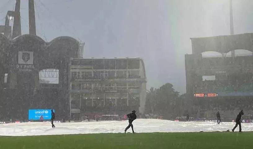 12 ओवर के बाद बारिश ने बांग्लादेश की पारी में खलल डाला 12 ओवर के बाद बारिश ने बांग्लादेश की पारी में खलल डाला