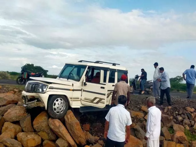 Nira-Morgaon रोड पर बोलेरो जीप दुर्घटना: 7 वर्षीय बच्चे की मौत, दादा घायल Nira-Morgaon रोड पर बोलेरो जीप दुर्घटना: 7 वर्षीय बच्चे की मौत, दादा घायल
