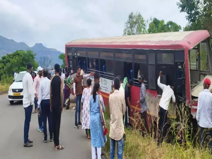 Malshej Ghat पर दो बस दुर्घटनाएं: आठ घायल, बड़ी दुर्घटना टली Malshej Ghat पर दो बस दुर्घटनाएं: आठ घायल, बड़ी दुर्घटना टली