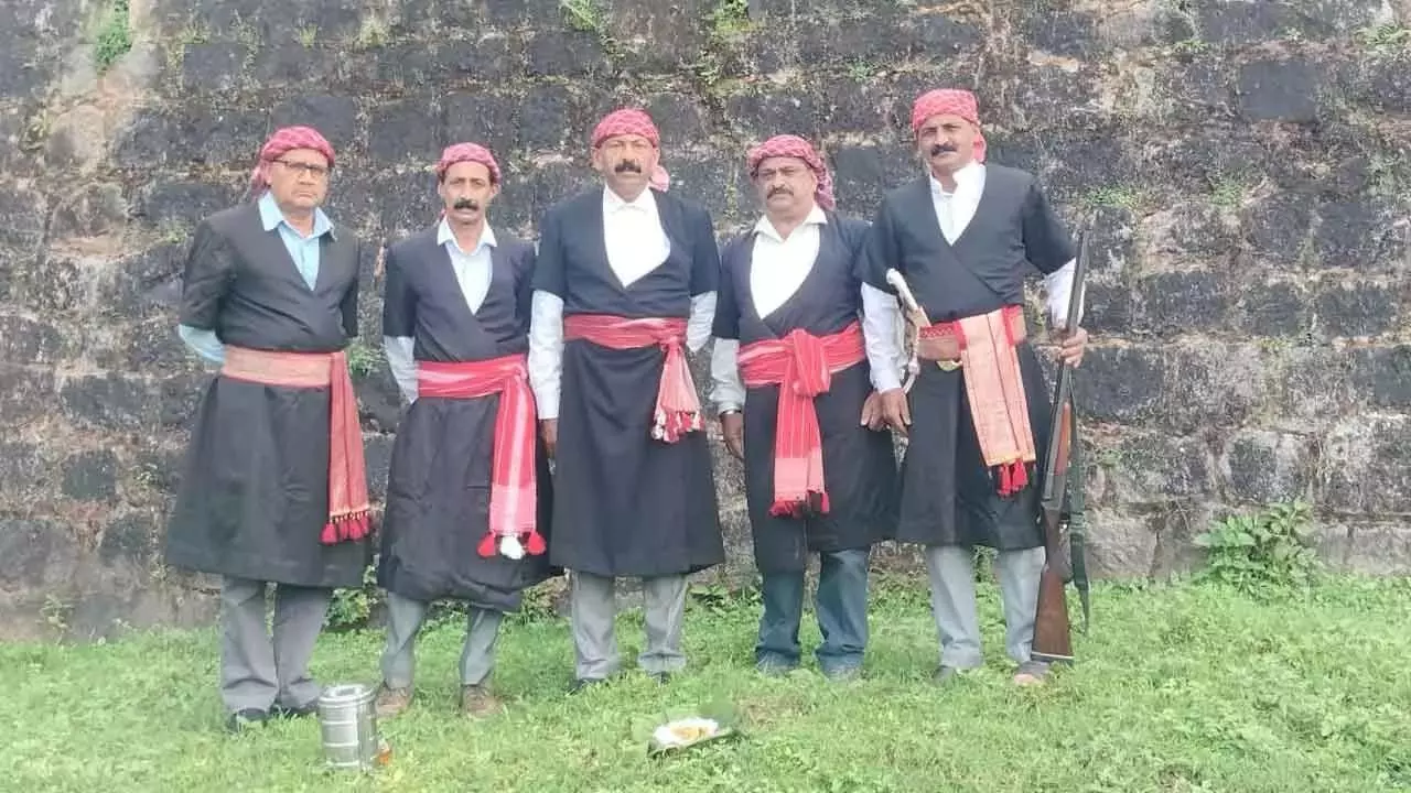 कोडवों ने ‘पथालोधि’ समारोह में मनाया वीरता और स्मरण किया अत्याचार कोडवों ने ‘पथालोधि’ समारोह में मनाया वीरता और स्मरण किया अत्याचार