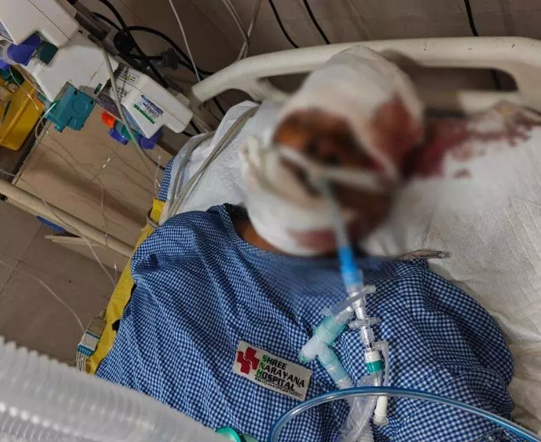 इमरजेंसी मेडिकल टेक्नीशियन ने तोड़ा दम, परिजनों का रो-रोकर बुरा हाल इमरजेंसी मेडिकल टेक्नीशियन ने तोड़ा दम, परिजनों का रो-रोकर बुरा हाल