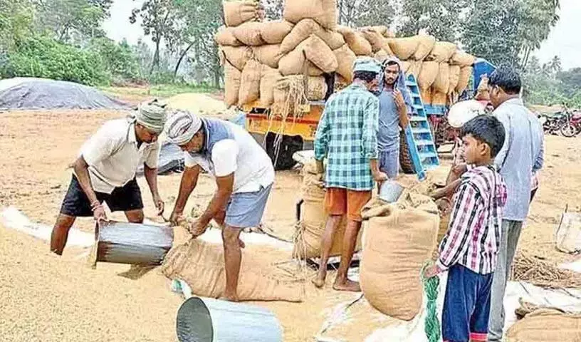 किसान सरकार के खिलाफ लड़ने को तैयार किसान सरकार के खिलाफ लड़ने को तैयार