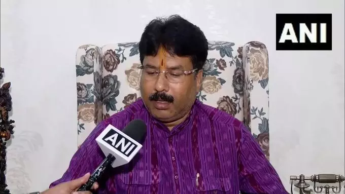 मंत्री कृष्ण चंद्र महापात्र ने दी आपात तैयारियों की जानकारी मंत्री कृष्ण चंद्र महापात्र ने दी आपात तैयारियों की जानकारी