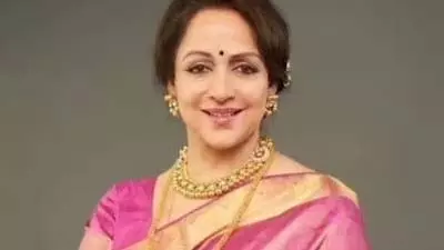 Hema Malini की 77 में भी फिटनेस का राज: डिसिप्लिन और बैलेंस्ड लाइफस्टाइल Hema Malini की 77 में भी फिटनेस का राज: डिसिप्लिन और बैलेंस्ड लाइफस्टाइल