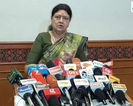 किसानों की समस्याओं पर V.K. Sasikala ने DMK सरकार पर साधा निशाना किसानों की समस्याओं पर V.K. Sasikala ने DMK सरकार पर साधा निशाना