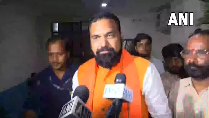 BJP उम्मीदवार Samrat Choudhary ने छठ पूजा के अवसर पर बिहार और देश की प्रगति की कामना की BJP उम्मीदवार Samrat Choudhary ने छठ पूजा के अवसर पर बिहार और देश की प्रगति की कामना की