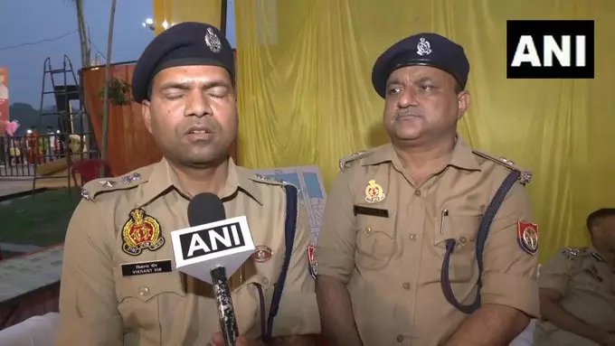 DCP Vikrant Singh ने घाटों पर सुरक्षा और सुविधा तैयारियों का किया निरीक्षण DCP Vikrant Singh ने घाटों पर सुरक्षा और सुविधा तैयारियों का किया निरीक्षण
