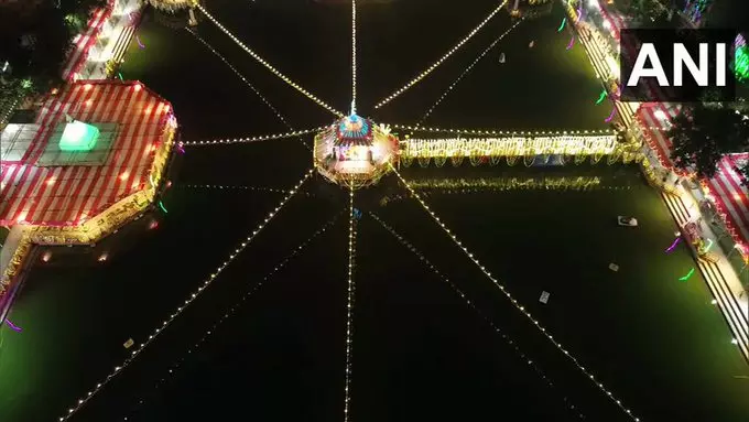 Birgunj में छठ घाट सजाए गए, दीपक और रंग-बिरंगी सजावट से भरा माहौल Birgunj में छठ घाट सजाए गए, दीपक और रंग-बिरंगी सजावट से भरा माहौल