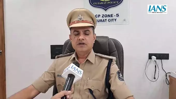 Surat में Jahangirpura घाट पर Chhath Puja की तैयारियाँ Surat में Jahangirpura घाट पर Chhath Puja की तैयारियाँ