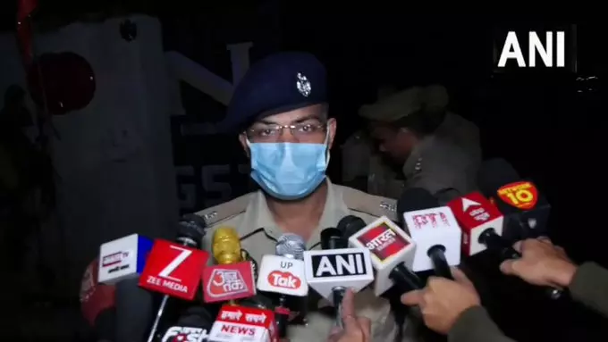 शेखुपुरा कदीम में टायर फैक्ट्री में आग, 2 मजदूरों की मौत, 5 सुरक्षित शेखुपुरा कदीम में टायर फैक्ट्री में आग, 2 मजदूरों की मौत, 5 सुरक्षित