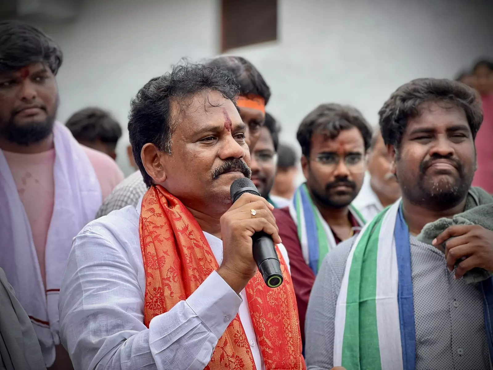 कुरनूल बस त्रासदी के लिए नायडू सरकार की शराब नीति को जिम्मेदार ठहराया: YSRCP कुरनूल बस त्रासदी के लिए नायडू सरकार की शराब नीति को जिम्मेदार ठहराया: YSRCP