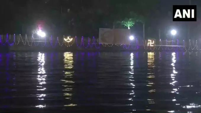 लखनऊ जगमग हुआ रोशनी से: दीपोत्सव की तैयारियों में सजा नवाबी शहर लखनऊ जगमग हुआ रोशनी से: दीपोत्सव की तैयारियों में सजा नवाबी शहर