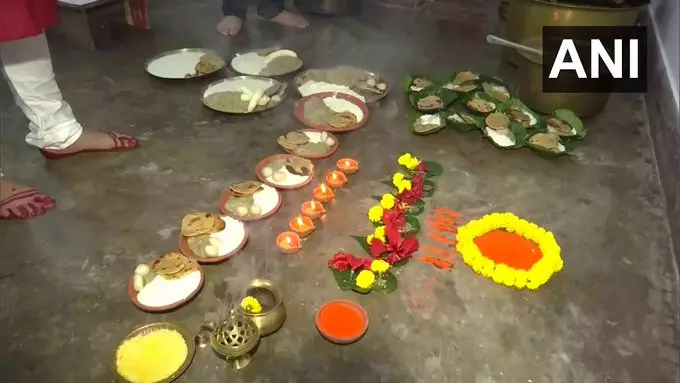 रांची में छठ महापर्व का खारना आज: भक्तों ने पूरे विधि-विधान से किया पूजन, घरों में गूंजे छठी माई के गीत रांची में छठ महापर्व का खारना आज: भक्तों ने पूरे विधि-विधान से किया पूजन, घरों में गूंजे छठी माई के गीत