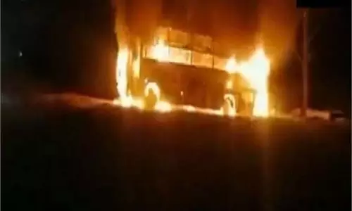 Jharkhand: चलती बस में लगी आग, कई लोग घायल
