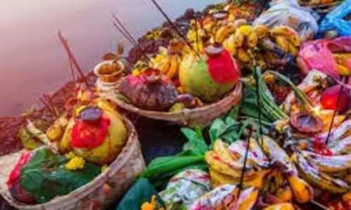Chhath Puja 2025: जानिए खरना पूजा में केले के पत्तों का विशेष महत्व Chhath Puja 2025: जानिए खरना पूजा में केले के पत्तों का विशेष महत्व